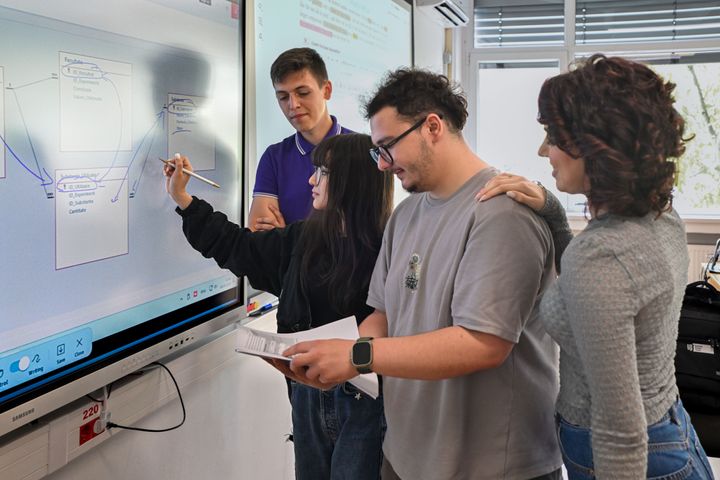 Studii de licență la Facultatea de Management în Producție și Transporturi